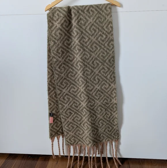 Geometric Scarf - Picture 1 of 3